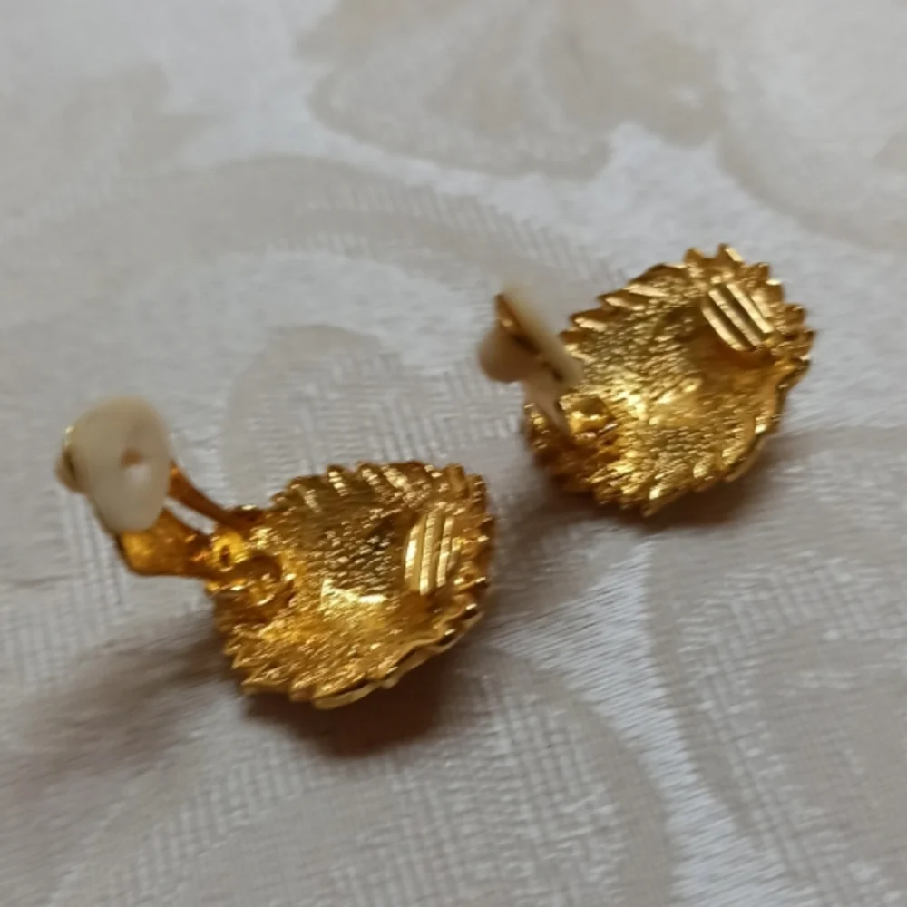 RARE Unsigned Kenneth Jay Lane 1970s Vintage Gold Lion Clip-On Earrings | KJL - Picture 3 of 10